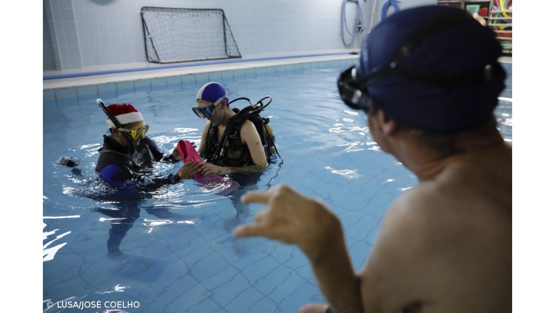 Associação de Gondomar dá aulas de mergulho a utentes com paralisia cerebral – Imagem 5