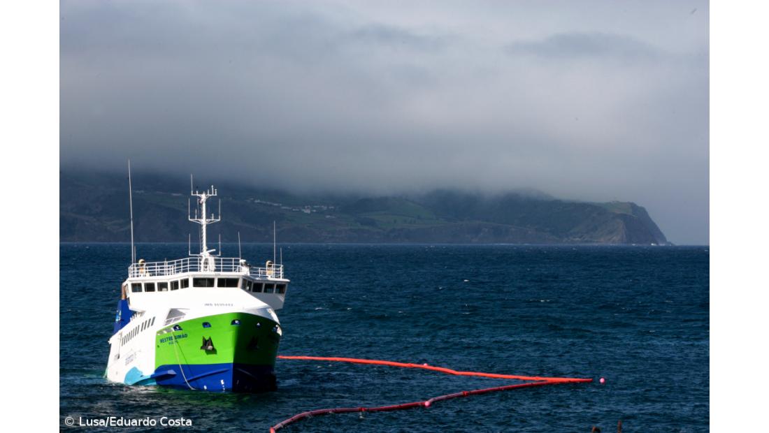 Combustível retirado do barco "Mestre Simão" 