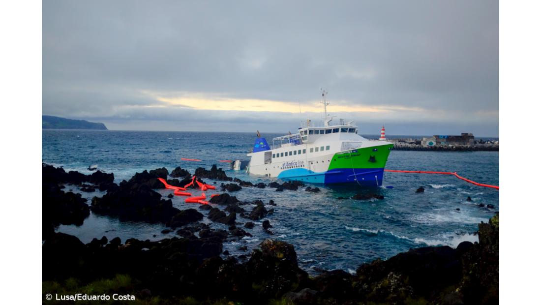 Norberto acordou, veio à janela e viu o "Mestre Simão" encalhado  – Imagem 4