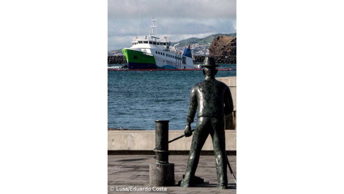 Norberto acordou, veio à janela e viu o "Mestre Simão" encalhado  – Imagem 5