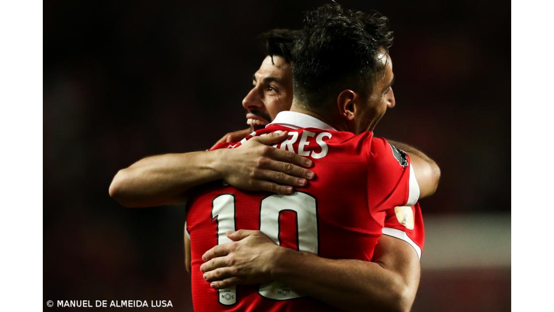 Benfica marca quatro em casa do Moreirense e recupera liderança