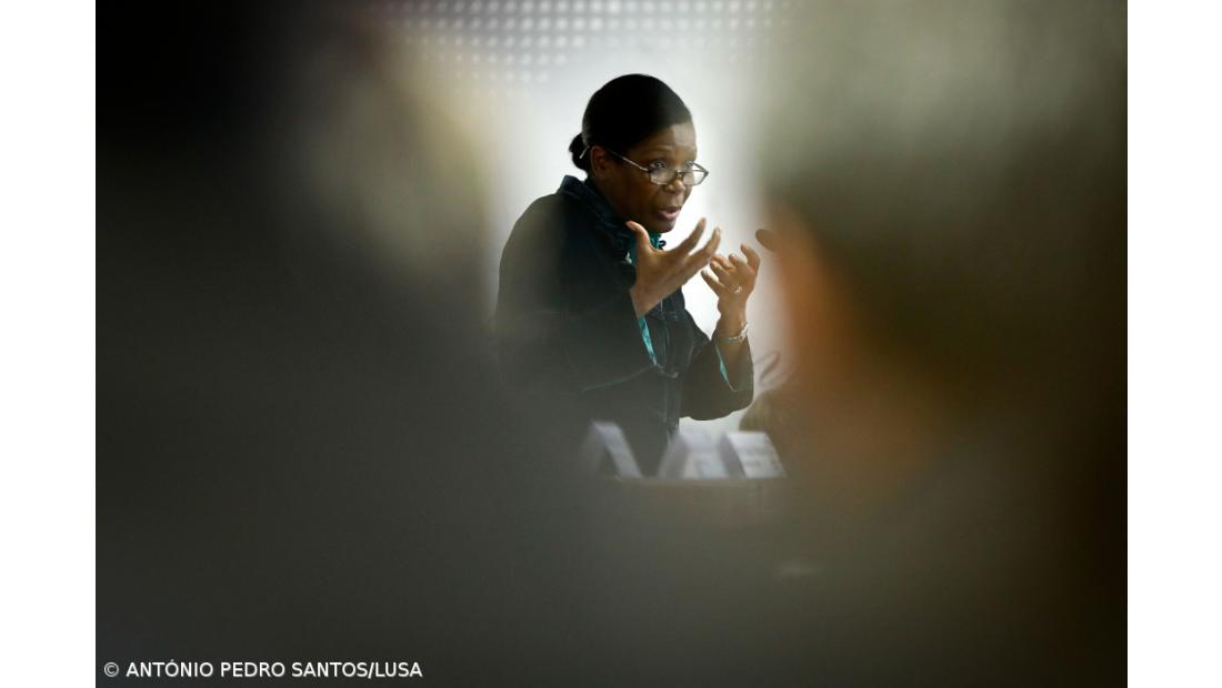 Ministra da Justiça vai avaliar horários de trabalho dos guardas prisionais