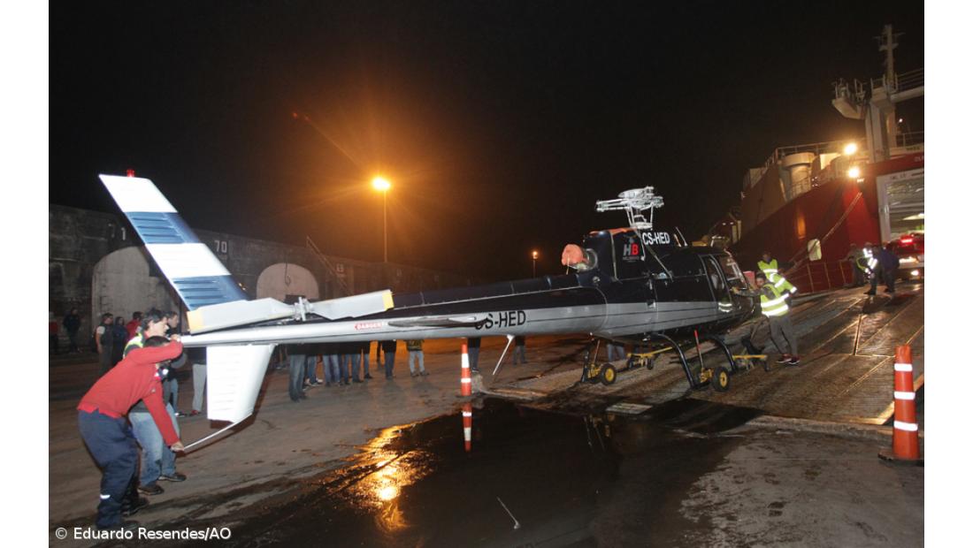 Desembarque noturno das viaturas do Azores Airlines Rallye  – Imagem 2