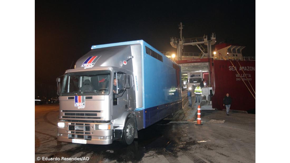 Desembarque noturno das viaturas do Azores Airlines Rallye  – Imagem 5