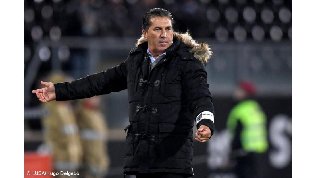 Peseiro afasta contestação ao lembrar que Sporting está em todas as frentes