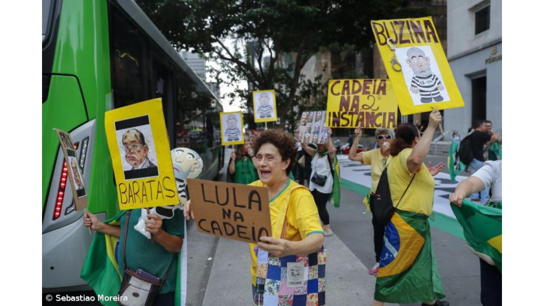 Tribunal brasileiro mantém condenação do ex-presidente Lula da Silva