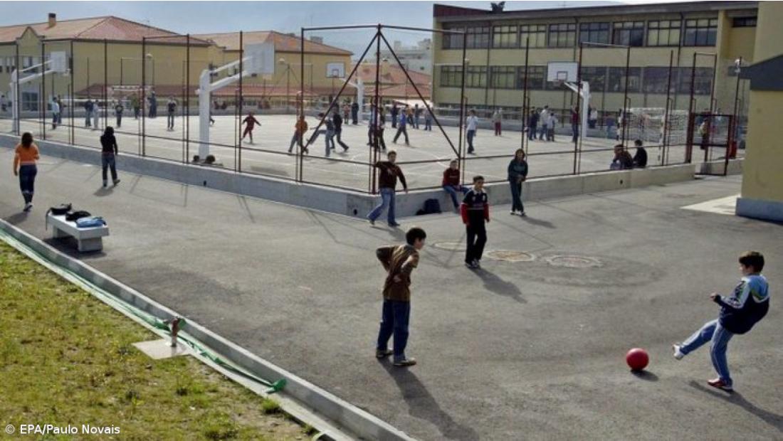 Trabalhadores das escolas fazem greve a 4 de maio