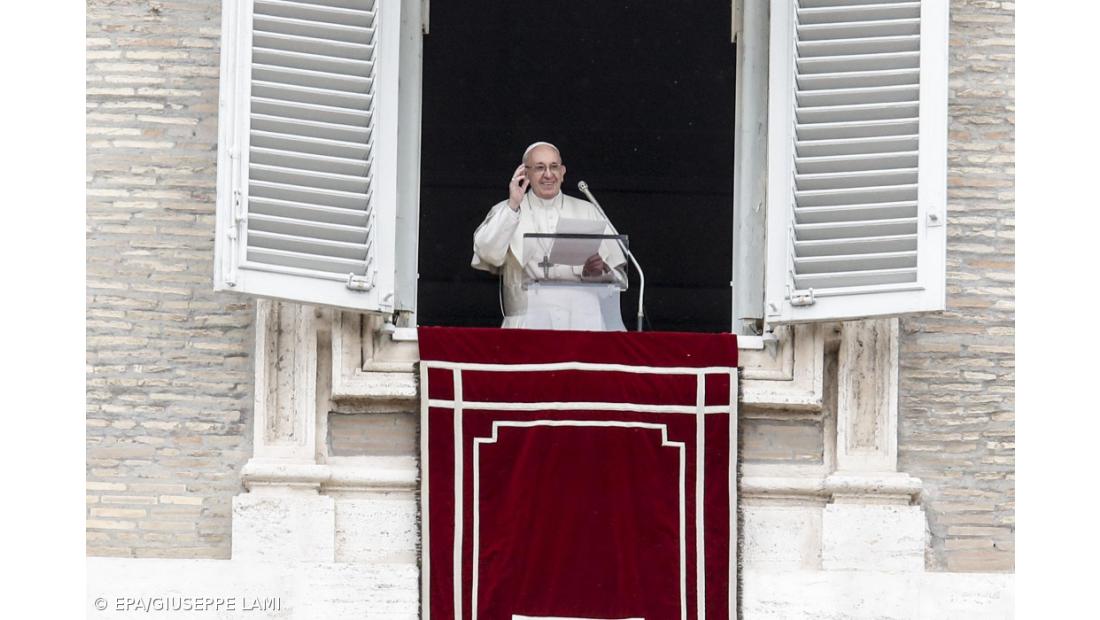 Papa canoniza mártir salvadorenho Oscar Romero e papa Paulo VI