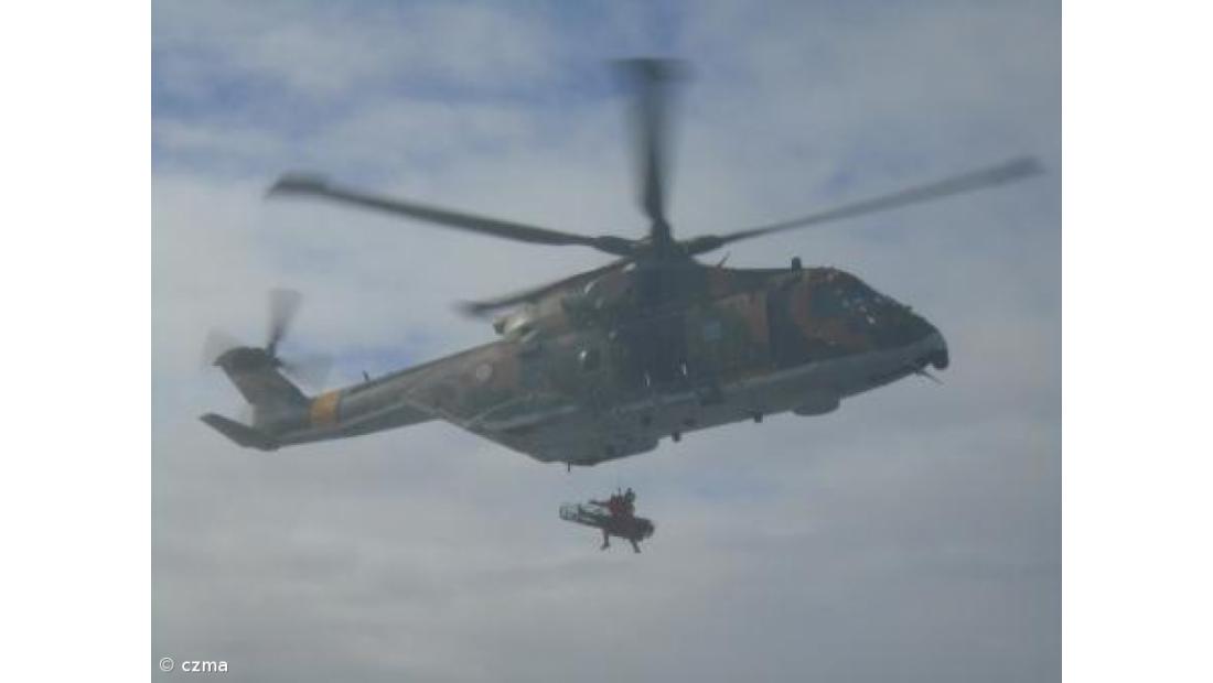 Resgate médico de tripulante a mais de 700 km da ilha de São Miguel – Imagem 3