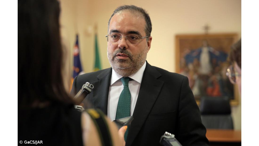 Governo dos Açores usa estudo universitário para combater dependências "ilha a ilha"