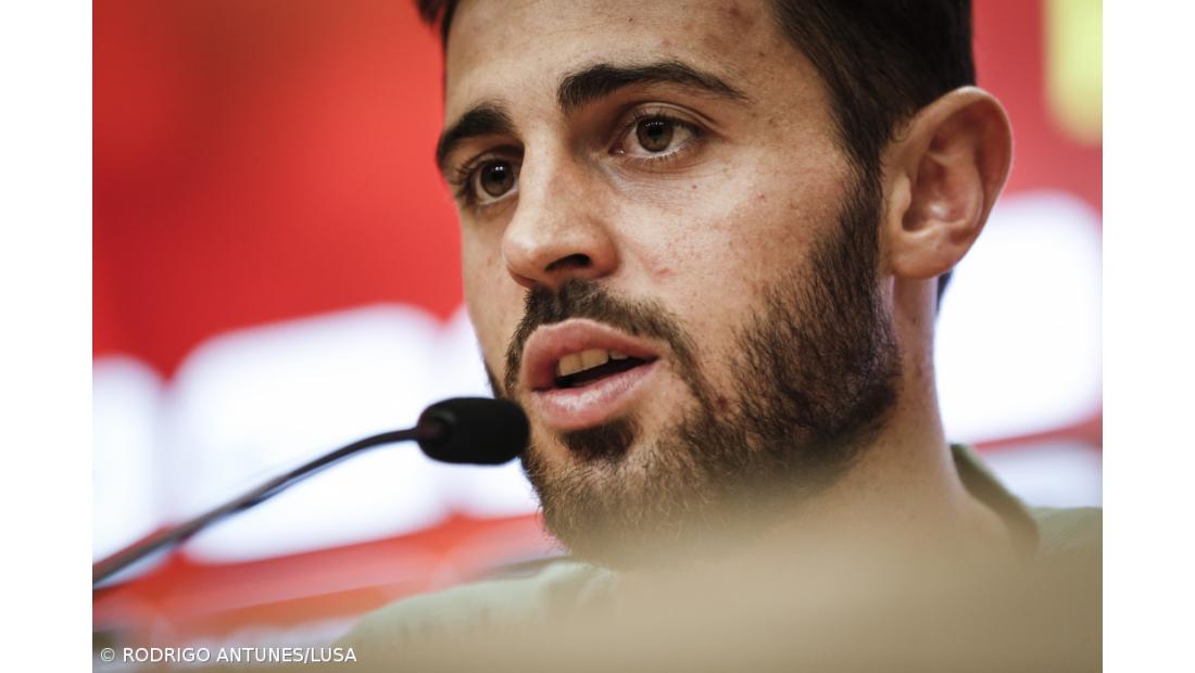 Bernardo Silva afasta desculpas e fala numa seleção "confiante"