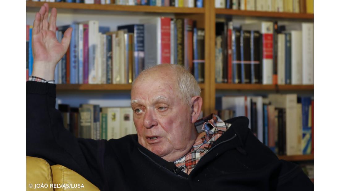 Lobo Antunes diz-se "um cidadão comum" e "grato" pelas distinções que recebe 