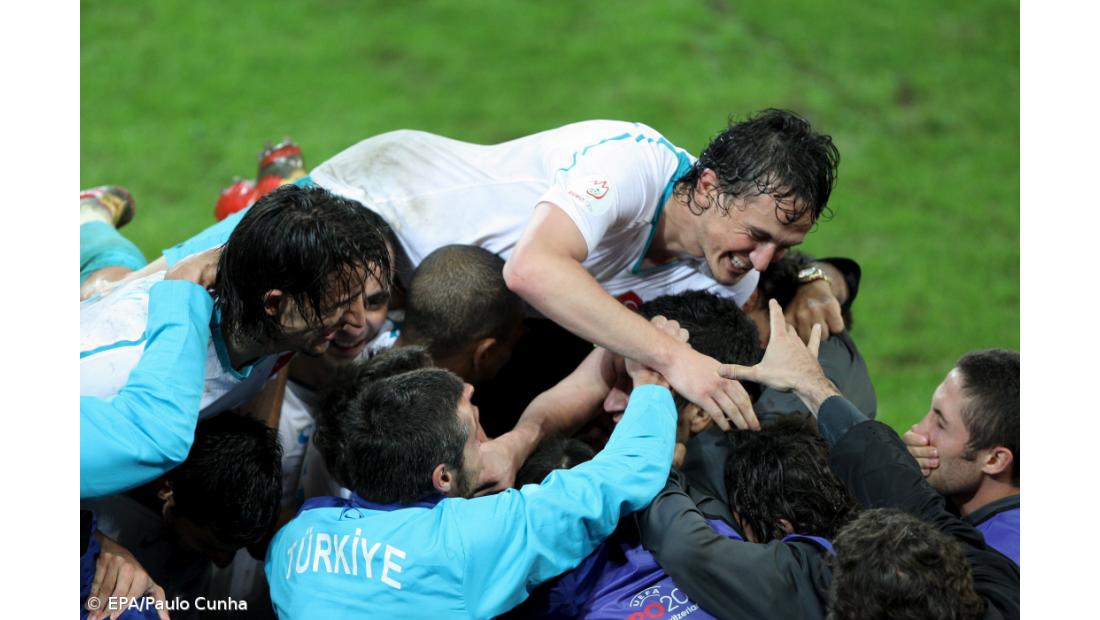 Turquia ganha nos descontos e afasta Suíça da prova