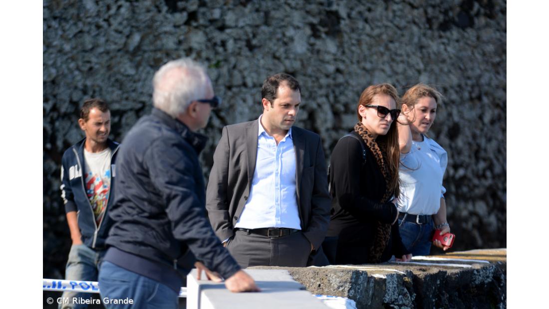 Derrocada nas Calhetas acentua instabilidade da falésia – Imagem 2