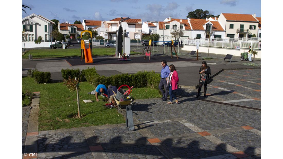 Praça Nossa Senhora da Graça com luminárias LED