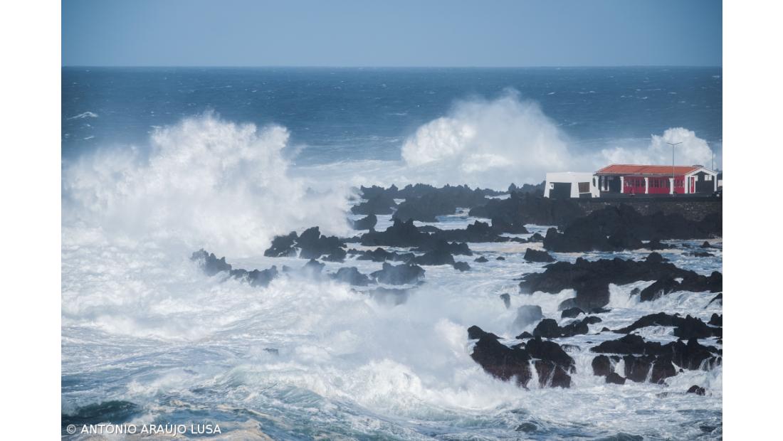Autoridades alertam para agitação marítima no arquipélago dos Açores