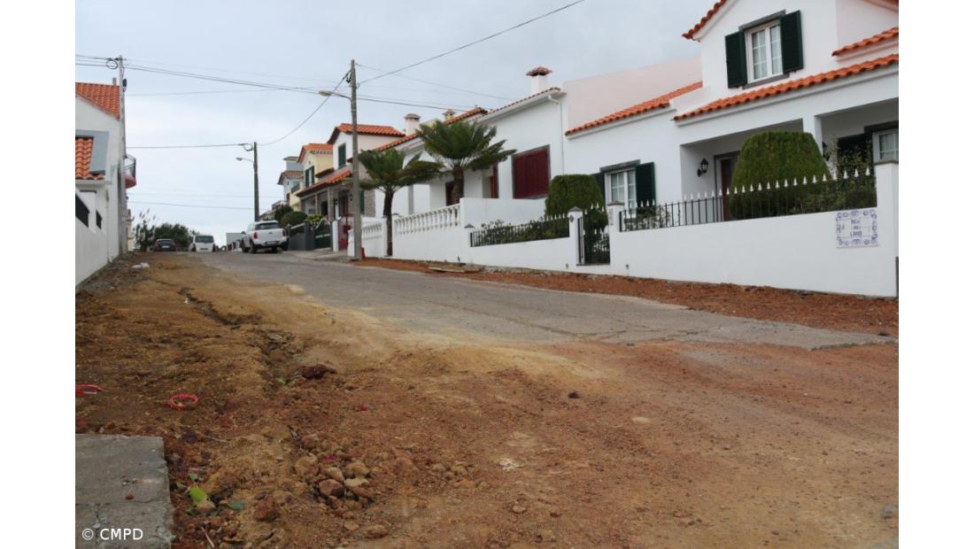 Câmara adjudica empreitada de repavimentação da Rua das Azáleas e da Rua do Lírio na Relva – Imagem 2