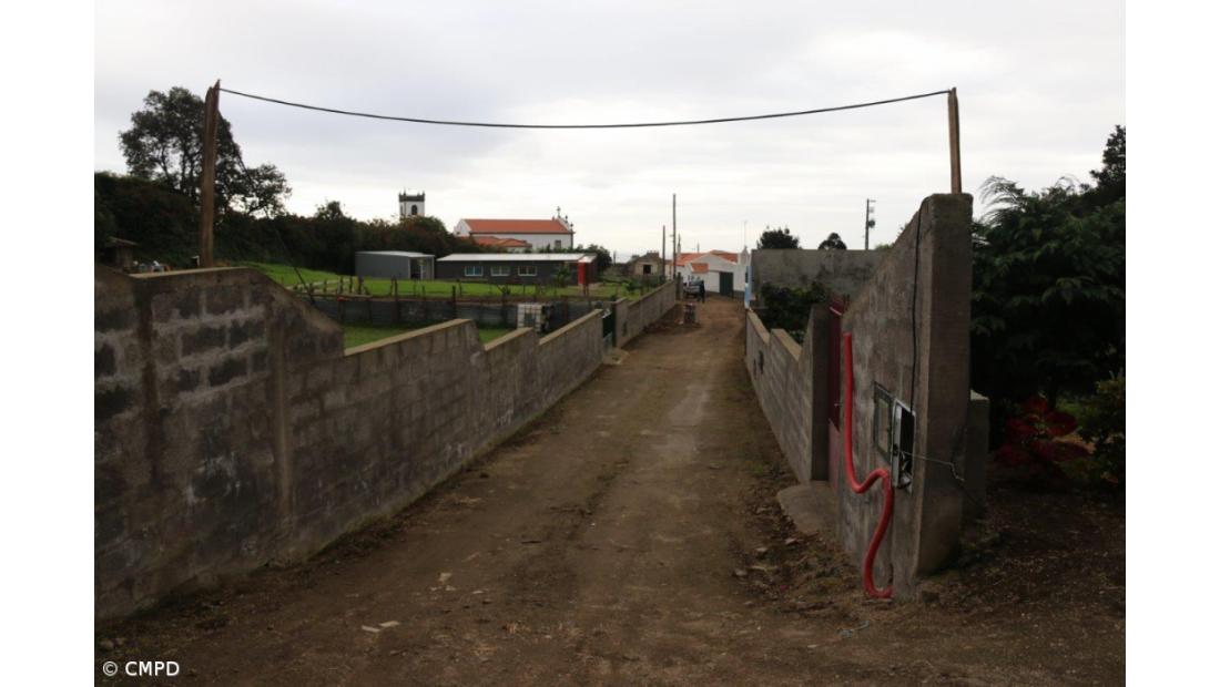 Obras de pavimentação nas Feteiras e nos Arrifes envolvem investimento superior a 30 mil euros – Imagem 1