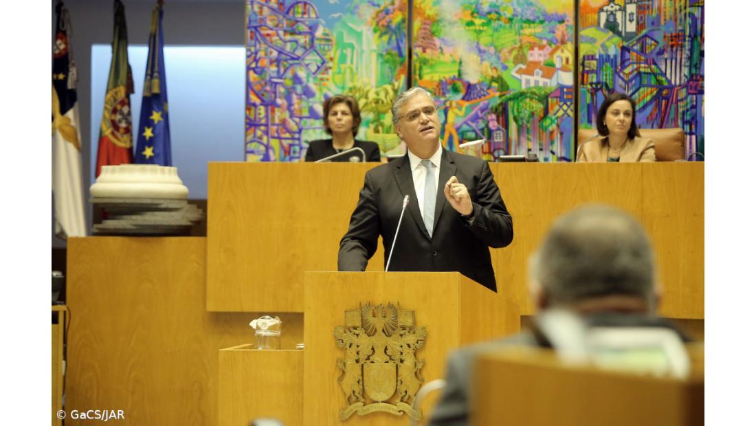 Governo dos Açores vai negociar com professores recuperação total de carreiras