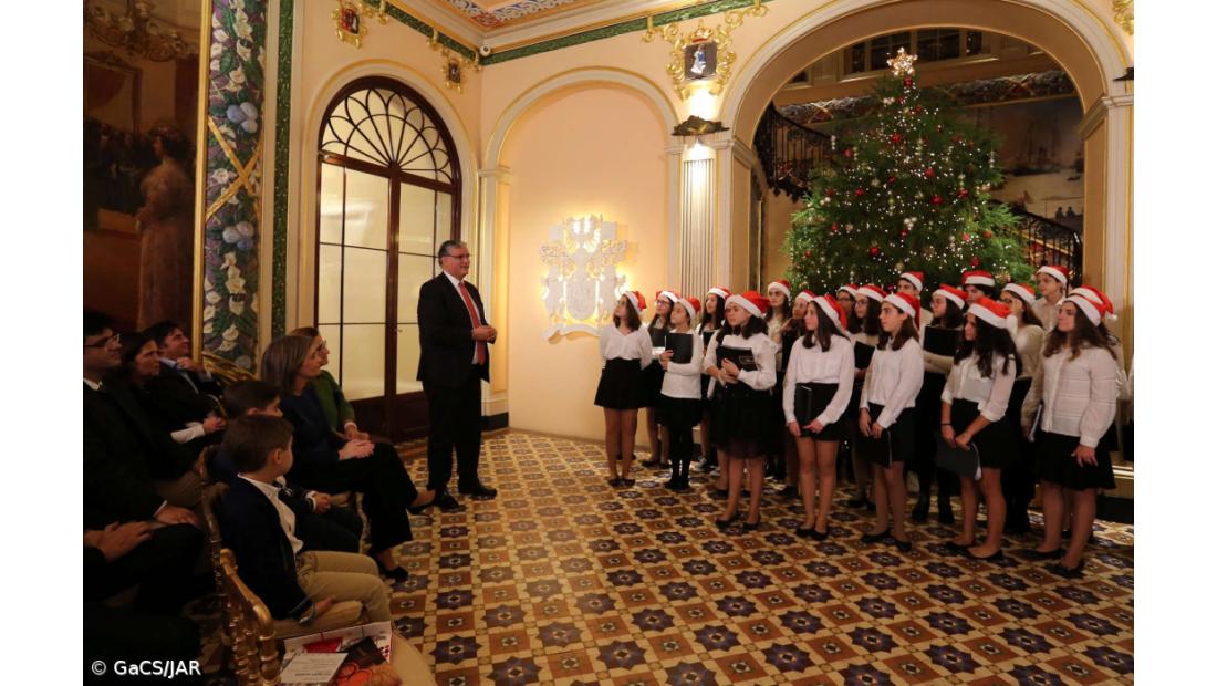 Coro do Conservatório de Ponta Delgada inaugura Árvore de Natal da Presidência   – Imagem 3