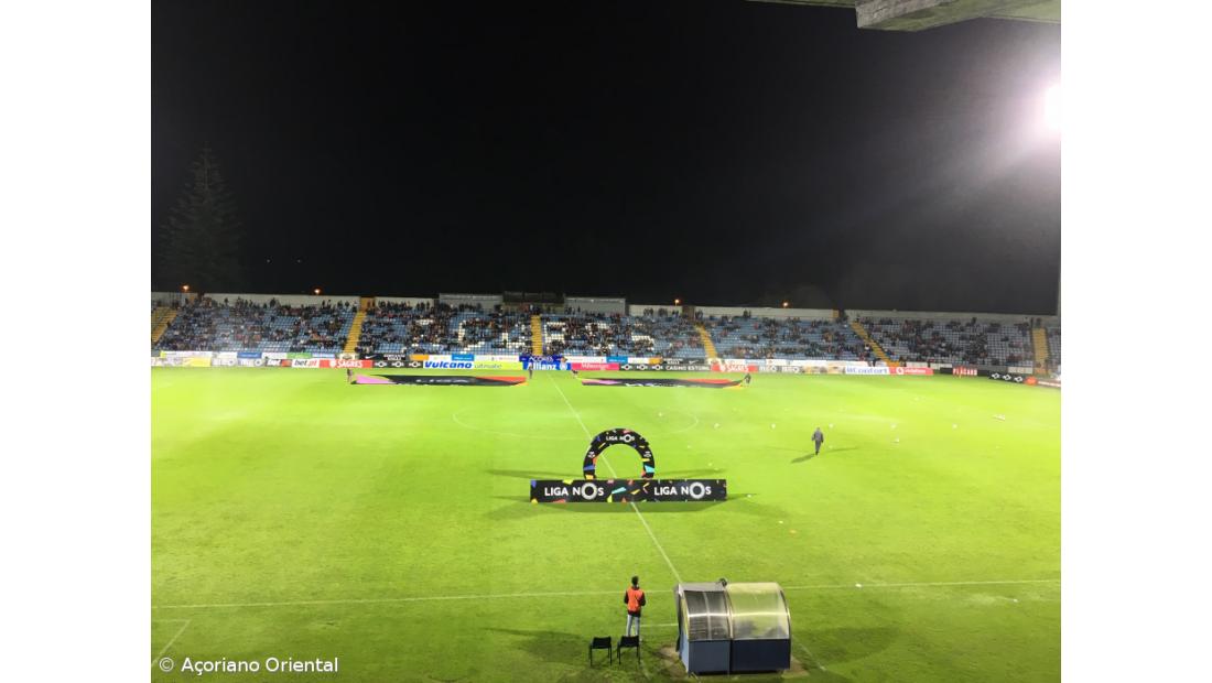 Adeptos separados por cinco lugares no primeiro jogo com público da I Liga