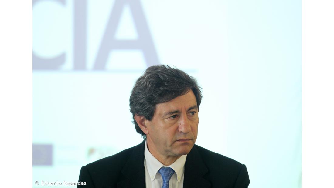 "Empresas públicas têm de ter “um cuidado adicional em informar o público em geral da razão de ser das políticas que seguem”