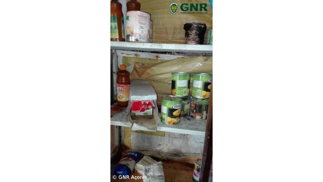 Mulher detida no Corvo por vender bens alimentares fora do prazo – Imagem 3