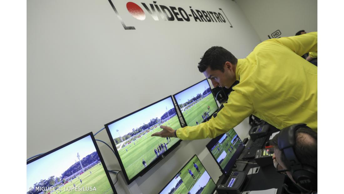 Tiago Martins no curso avançado da UEFA juntamente com os árbitros lusos de elite