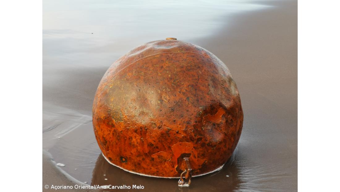 Mina de fabrico norte-americano deu à costa na praia