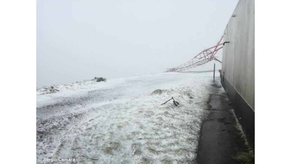 Baixas temperaturas geram queda de neve nos Açores