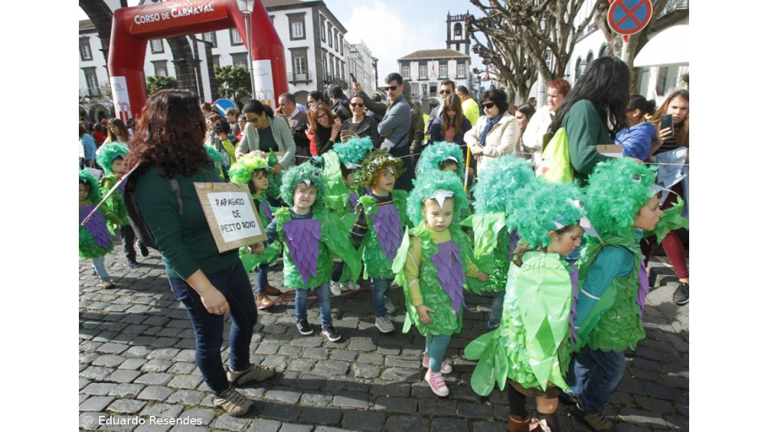 Corso de Carnaval atrai milhares a Ponta Delgada  – Imagem 2