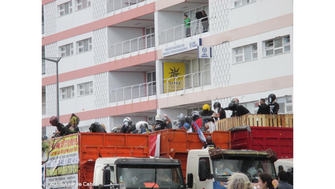 Avenida foi campo de batalha para os guerreiros da água – Imagem 3