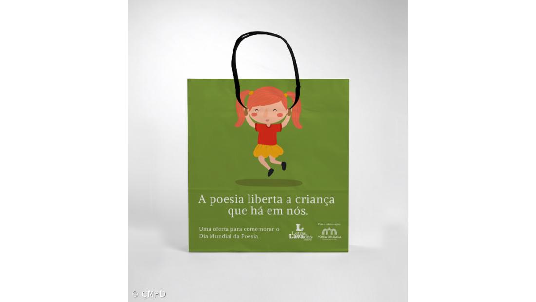 Câmara de Ponta Delgada assinala Dia Mundial da Poesia com “Rimas em viagem” nos mini-bus