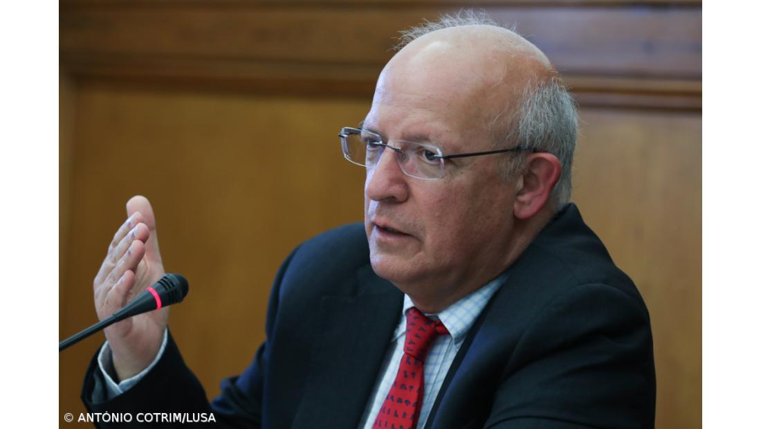 “Não sou fofinho com tiranos”, diz Santos Silva a IL “encostada a quem gosta de ditadores”