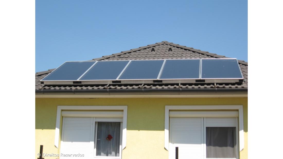  Bruxelas quer preços fixos na luz, vizinhos a partilhar solar e regulação em crises