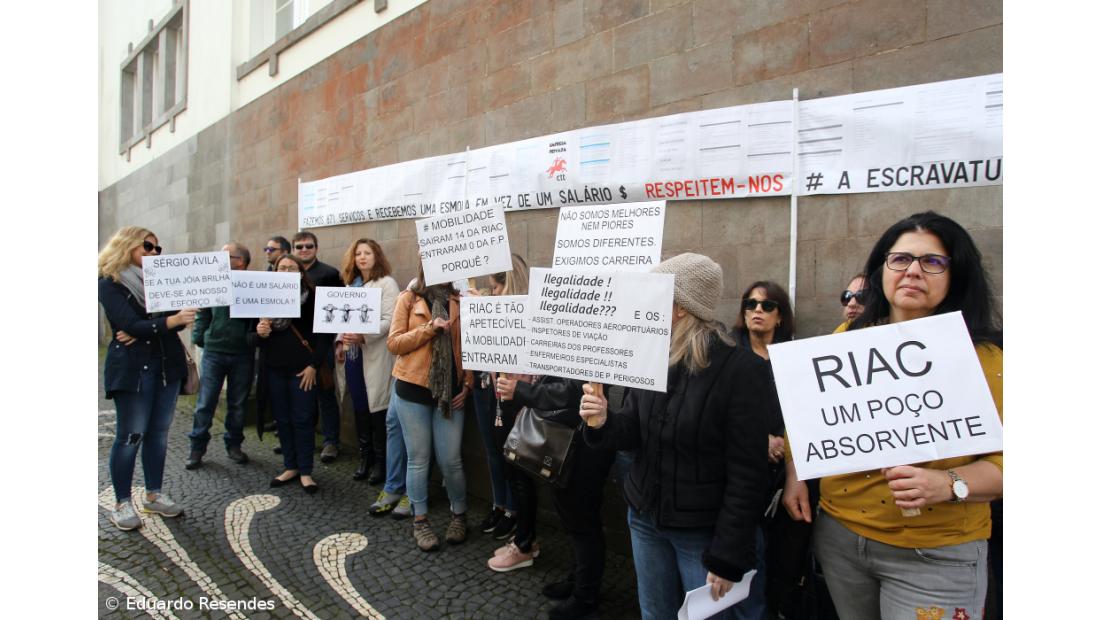 Trabalhadores da Rede Apoio ao Cidadão manifestam-se nos Açores por carreira especial – Imagem 1