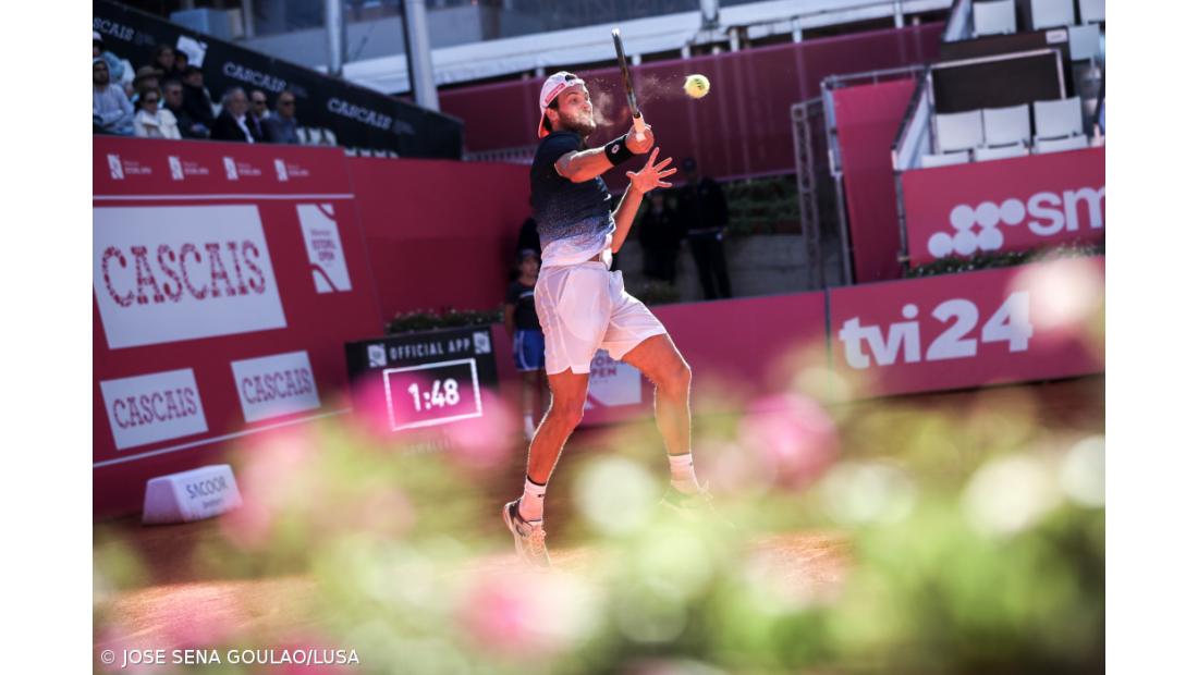 Tenista João Sousa anuncia fim da época devido a fratura no pé