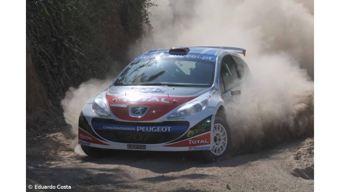 Bruno Magalhães lidera SATA Rallye Açores