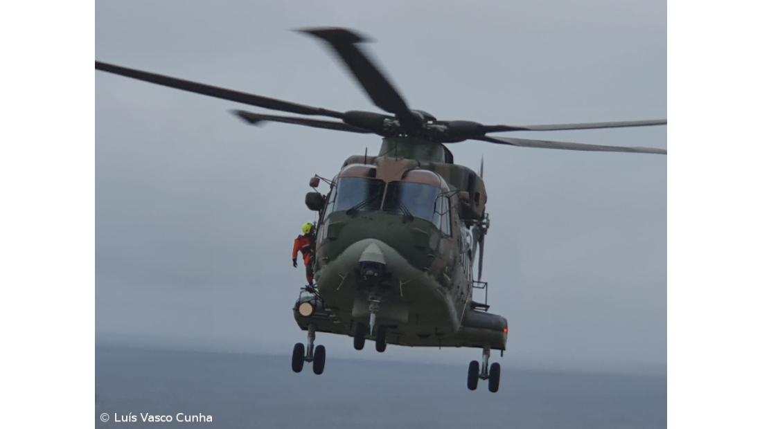 Marinha resgata tripulante de navio mercante nos Açores