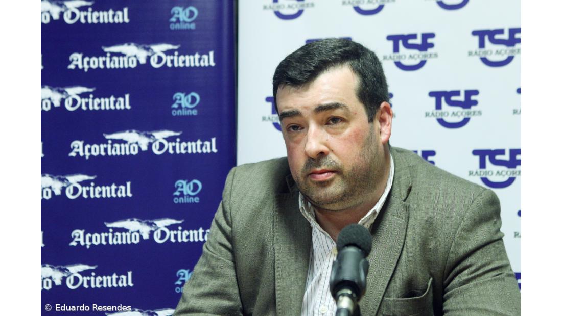 “É preciso alguém de fora dos grandes interesses para defender os Açores”