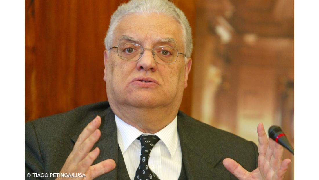 Freitas  aconselha PR a "não ceder"