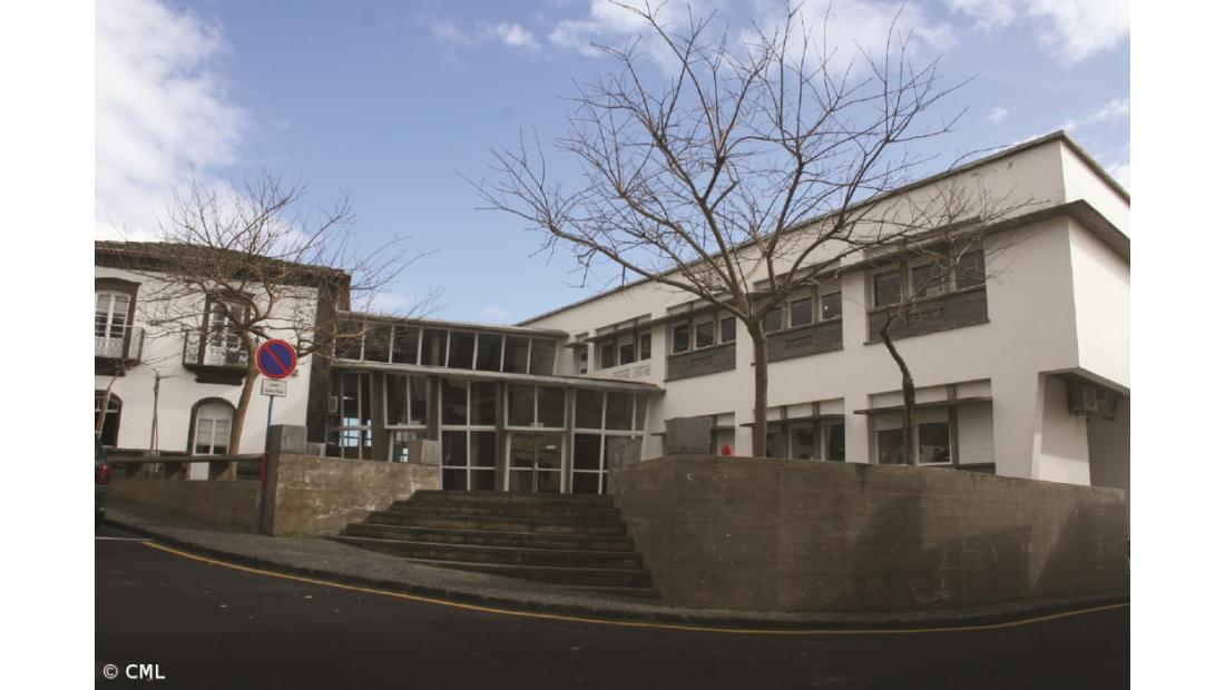 Câmara de Lagoa concedeu apoios para pagar empréstimos de privados