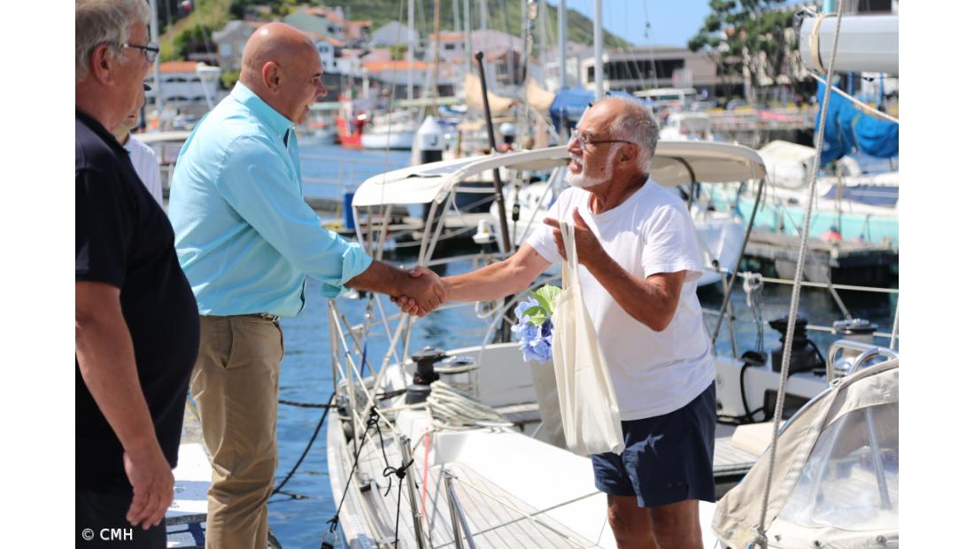 Tradicional distribuição de hortênsias aos iatistas marca início da Semana do Mar – Imagem 2