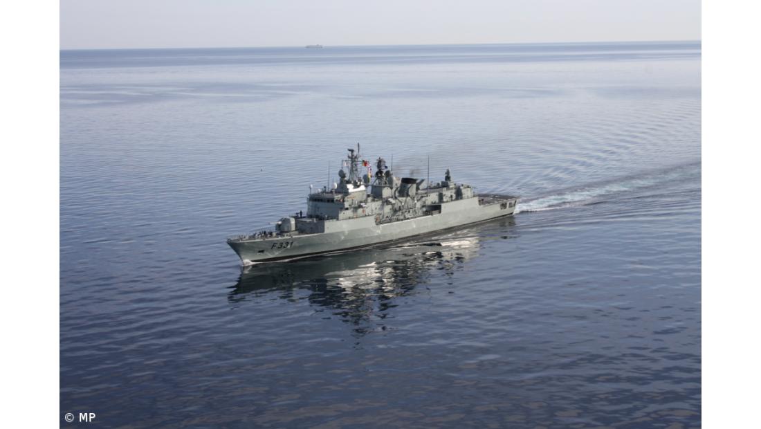 Fragata Álvares Cabral embarca 60 cadetes e visita os Açores e a Madeira