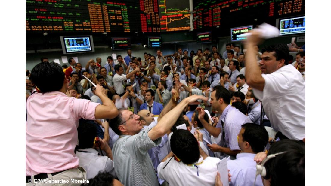 Zapatero recebe banqueiros em dia de novas quedas do sector em bolsa