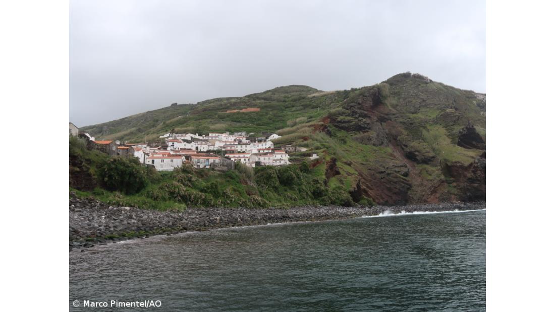 Força Aérea entrega quatro toneladas de bens essenciais no Corvo