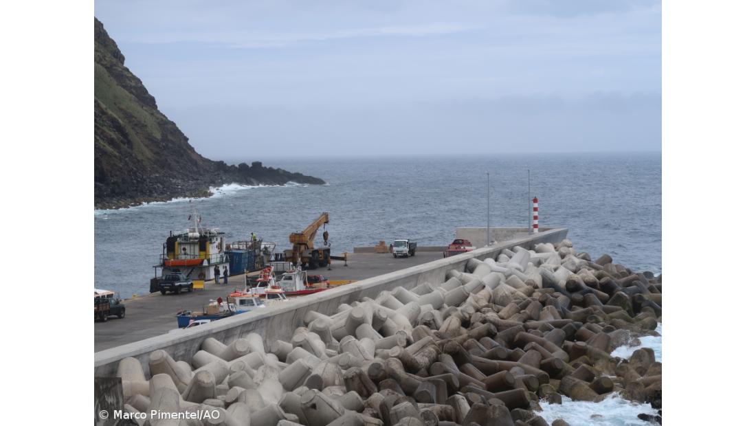 Avaria em navio que assegura abastecimento ao Corvo preocupa setor empresarial