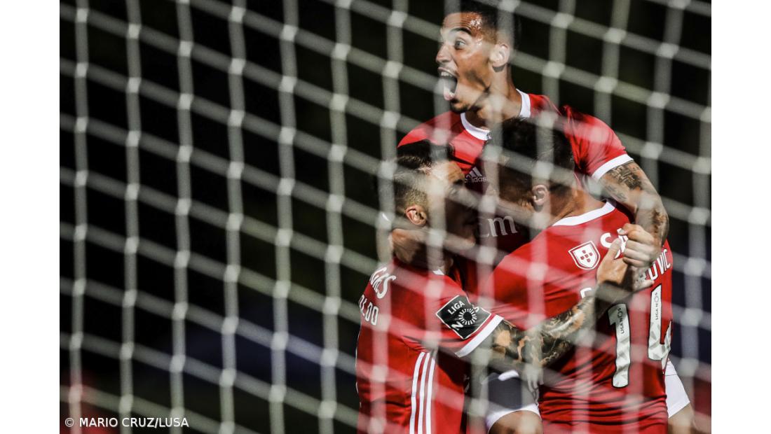 Benfica vence em Tondela e isola-se provisoriamente na liderança da I Liga