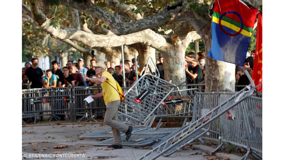 Centenas de milhares saem à rua em Barcelona pela independência da Catalunha – Imagem 2