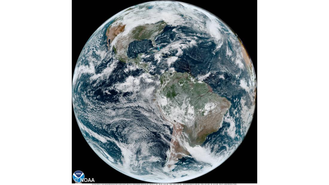 Região acompanha furacão por imagens de satélites dada a falta de radares